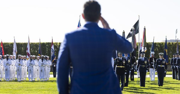 なぜ米軍は30トンもの粉砂糖を購入するのでしょうか？