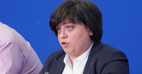 ソフィアでのクラッシュのためのルシノバ：これはカスケードではなく、魚雷のように動く車です