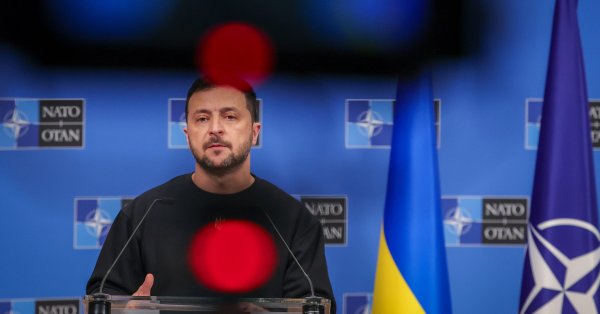 Zelensky Warns: Russia Deceiving Washington