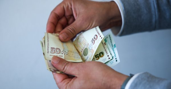 ブルガリア人は、延期の年齢の低下とともに暮らすことに慣れます