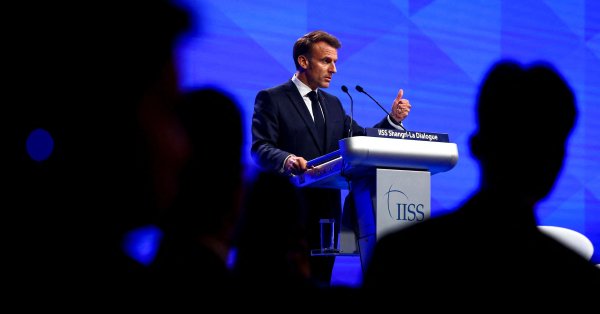 フランスはなぜ航空機の運送業者に軍事予算を費やすのですか？