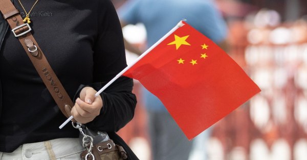 トランプ大統領は中国人を職務で脅そうとしているが「彼らは昼寝をしない」