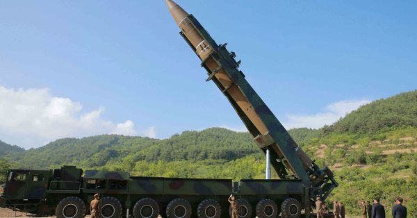 イラン、射程2000キロの新型弾道ミサイルを発射