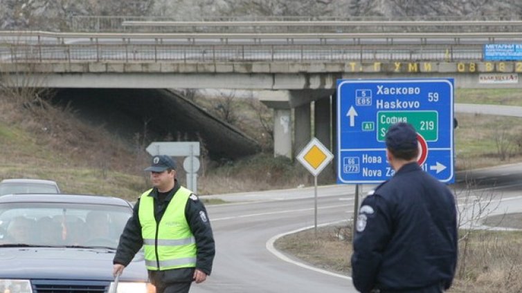 Пътищата в по-голямата част от страна са сухи