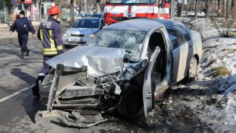 Пиян помете семейство в София