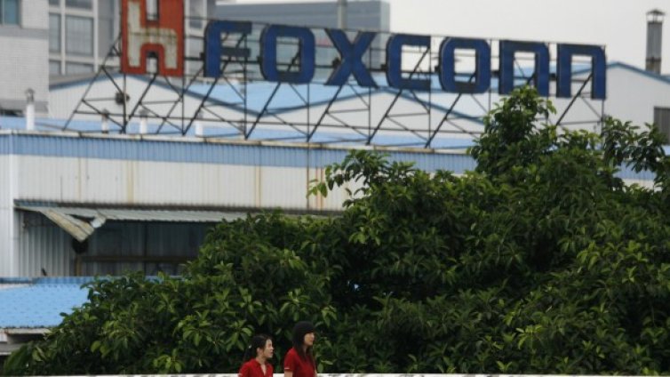 Foxconn ще увеличи заплатите на служителите си 