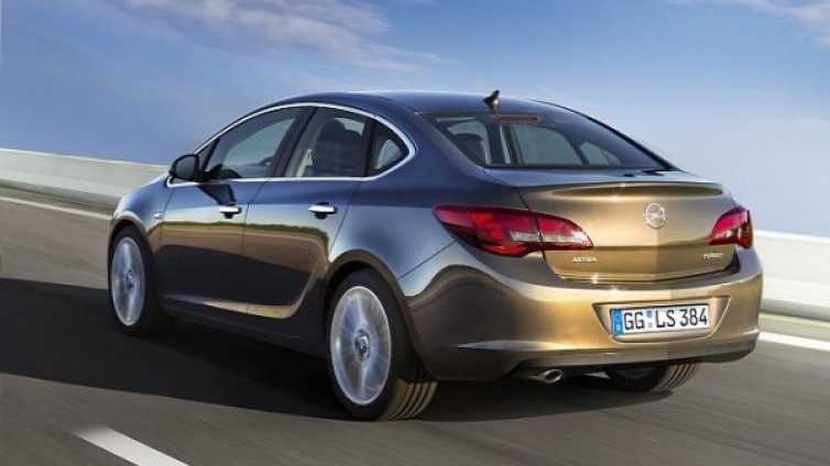 Купето с четири врати Opel Astra