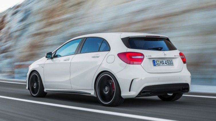 Mercedes-Benz разкри напълно A45 AMG