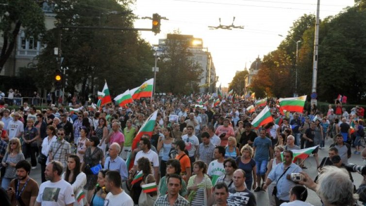 "Поколението F" оглавява протестите срещу корупцията 