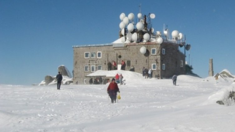 На Черни връх 8°С, а в Стара Загора минус 2°С