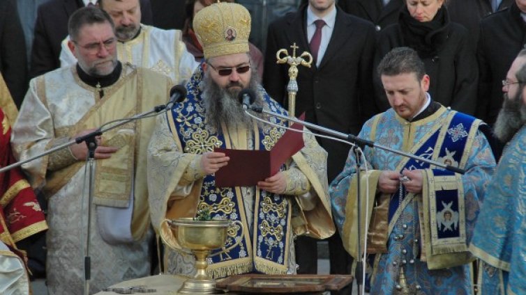 Църква, армия и светска власт - с едно сърце да се молят!