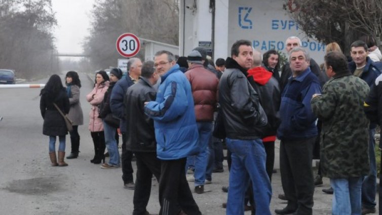 Съкратените работници в Бургас няма да получат заплатите си за 2010 г.