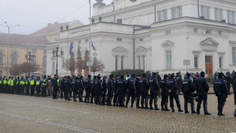 "Радикалният" протест ще чака депутатите на 15 януари