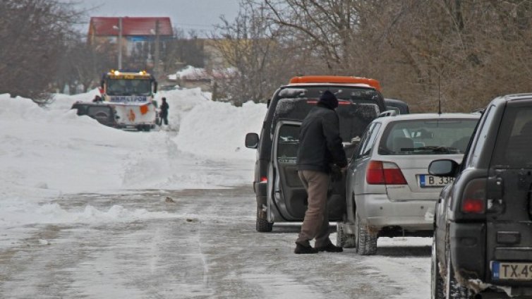 Снегът спря всички автобуси от автогарата в Добрич