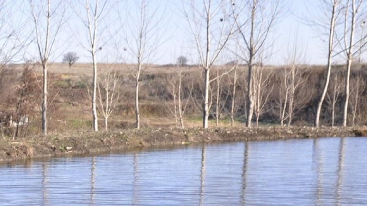 С вода от рибарник гасиха голям пожар в Девин 