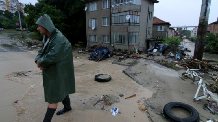 Водната стихия отнесe трафопост в Аспарухово