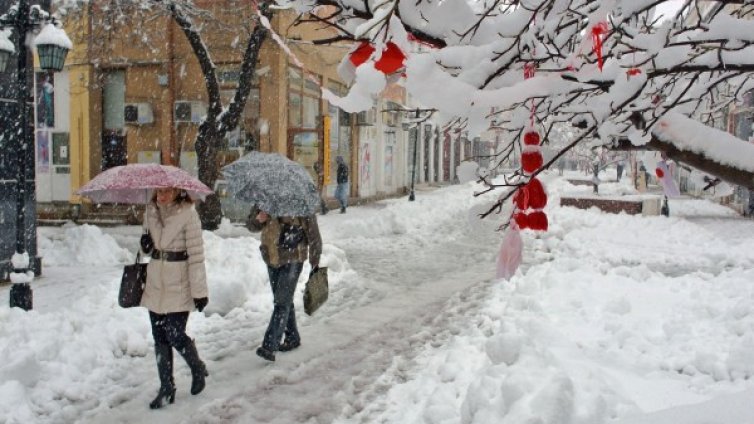 Пети ден хиляди българи са в снежния капан