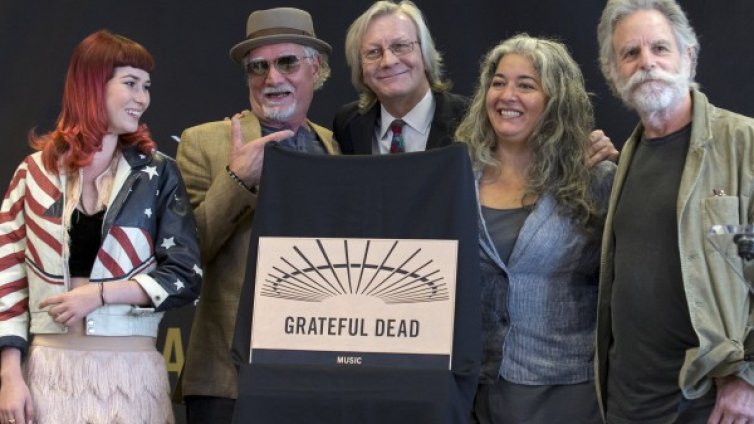 70 000 изпратиха Grateful Dead