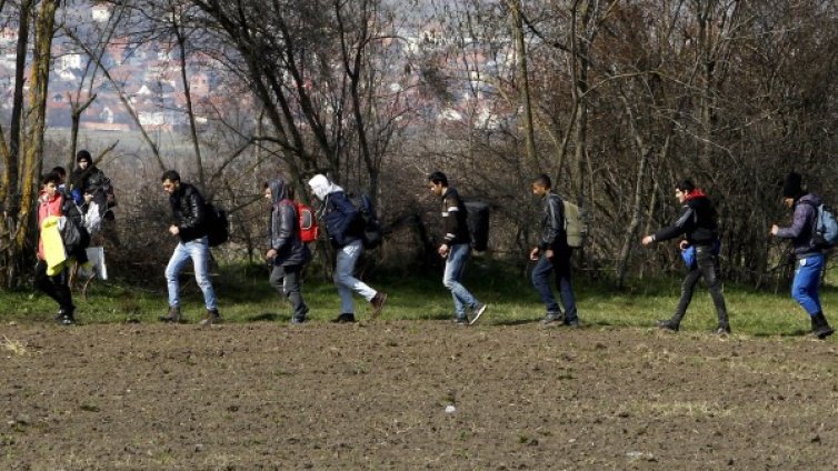 Словения праща армията на границата да помага за мигрантите