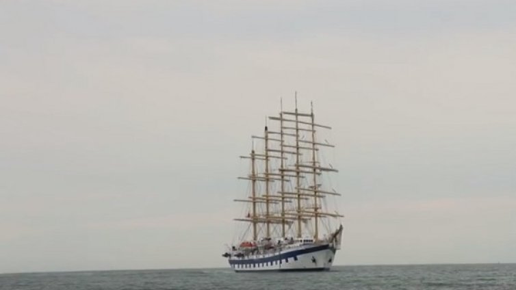 Круизният сезон открит! ROYAL CLIPPER пори вълните