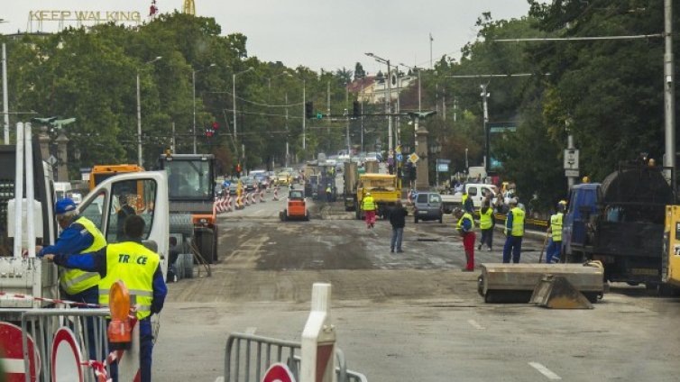 В неделя пускат колите по северното платно на "Орлов мост"