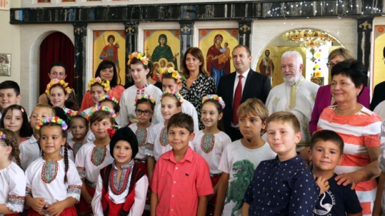 Радев в Чикаго: Не допускайте децата да забравят българския език!