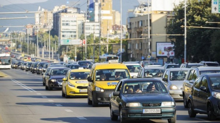 Въпреки закона: Губим битката с шума на мотори, стари коли, камиони