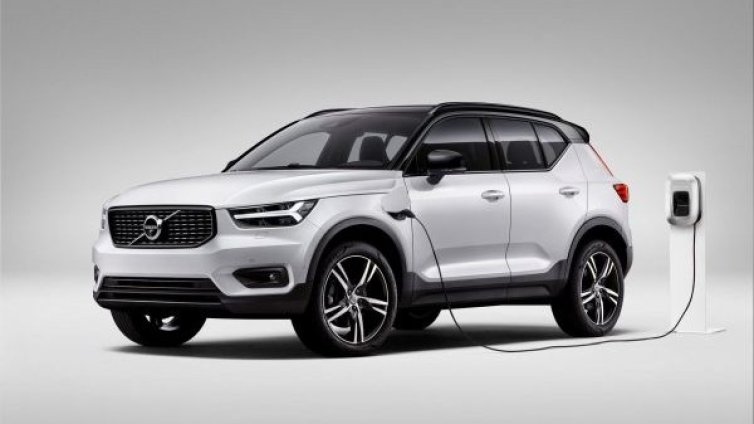 Volvo си постави цел – половината коли на ток до 2025