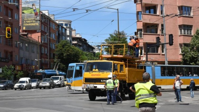 На Петте кьошета: Тапа от скъсана тролейна жица