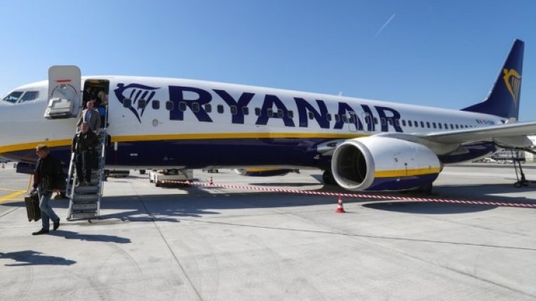 Ryanair отменя стотици полети днес и утре