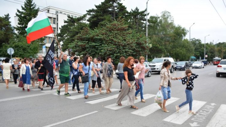 Врачански медици пак на протест! Искат заплати, бъдеще...