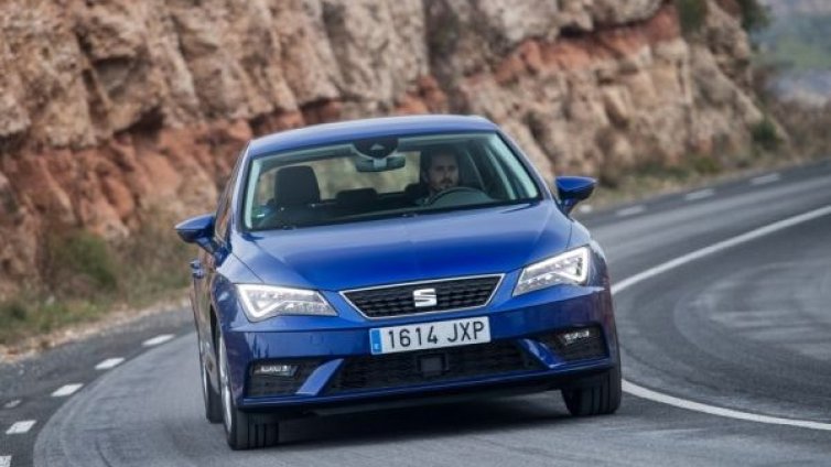 Напук на модата: Новият Seat Leon – седан