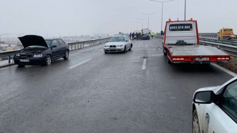 10 коли във верижен ад над "Ломско шосе"