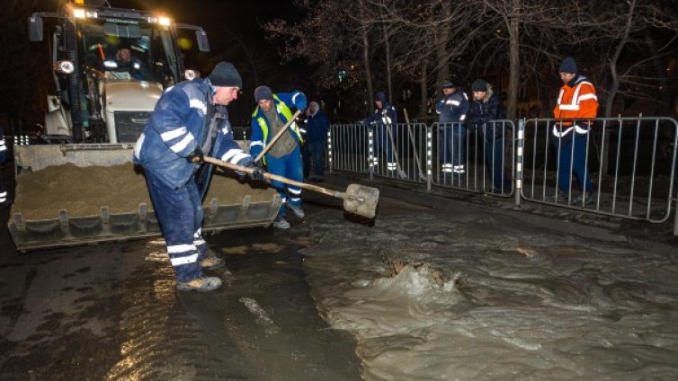 Авария в метрото: Бетонна пяна потече по столичен булевард!?