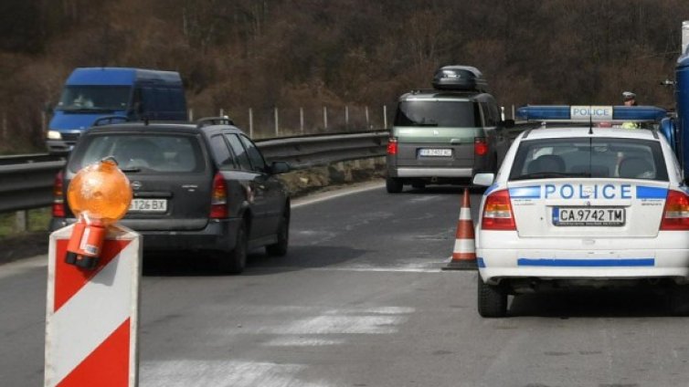 Внимателно по АМ "Хемус" днес, ремонти и в двете посоки