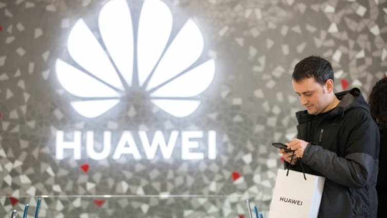 САЩ използват COVID-19 като коз срещу Huawei