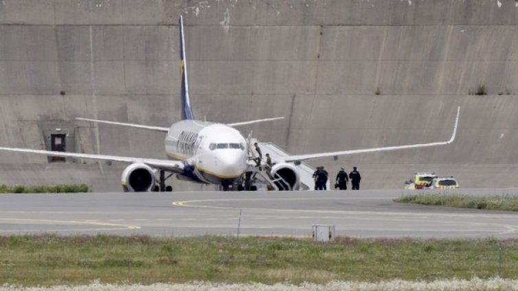 Отново бомбена заплаха в самолет на Ryanair