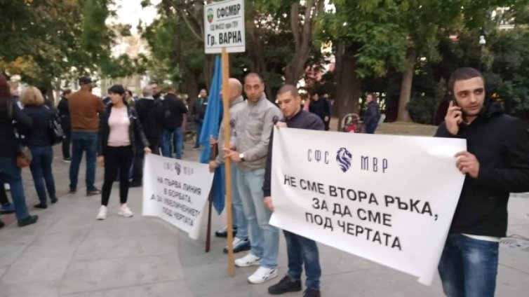 Полицаите на протест на професионалния си празник