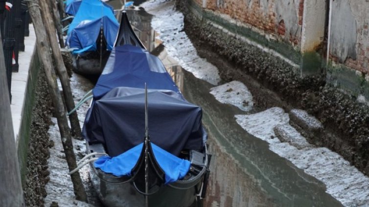 Заради "ниската вода" каналите на Венеция пресъхнаха