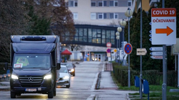 Словакия удължи извънредното положение, забрани туризма