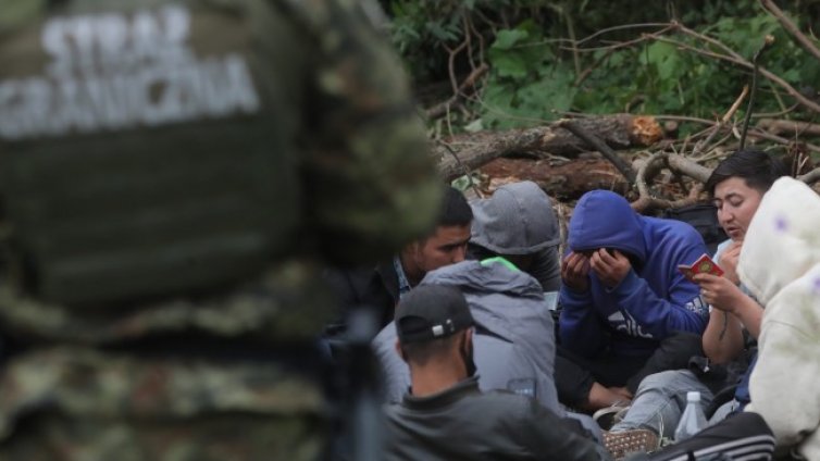 Хиляди мигранти в капан между границата на Полша и полицията на Беларус