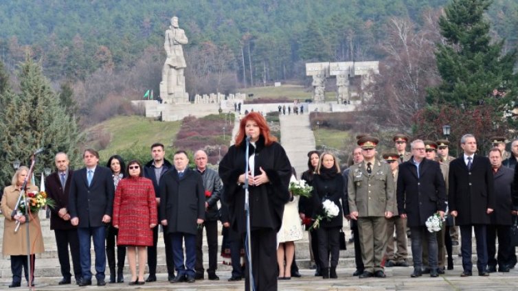 Йотова: Разкъсахме апатията, енергията за промяна е силна