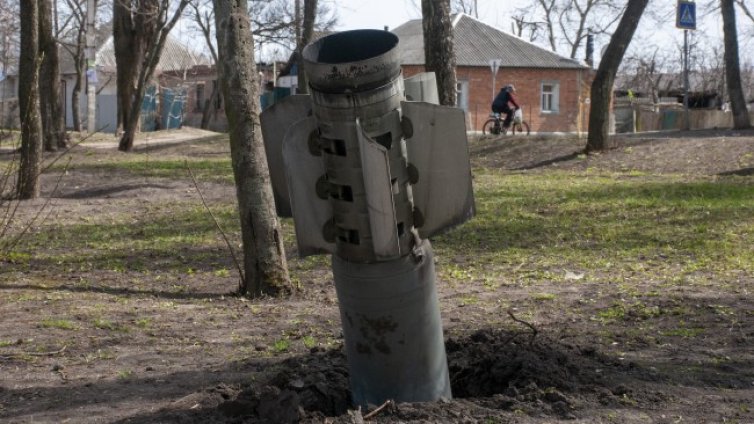 Армия, която напусна Буча със съдомиялни машини, не може да се бие за Донбас