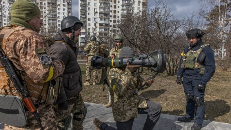 Украинци кръщават децата си на US противотанкови системи