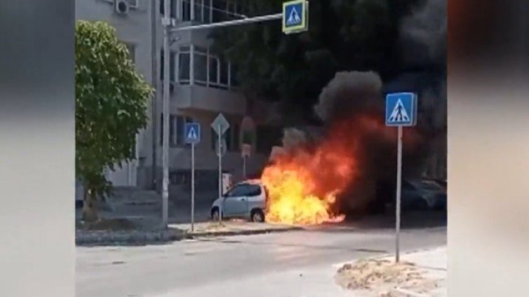 Електромобил във Варна се самозапали