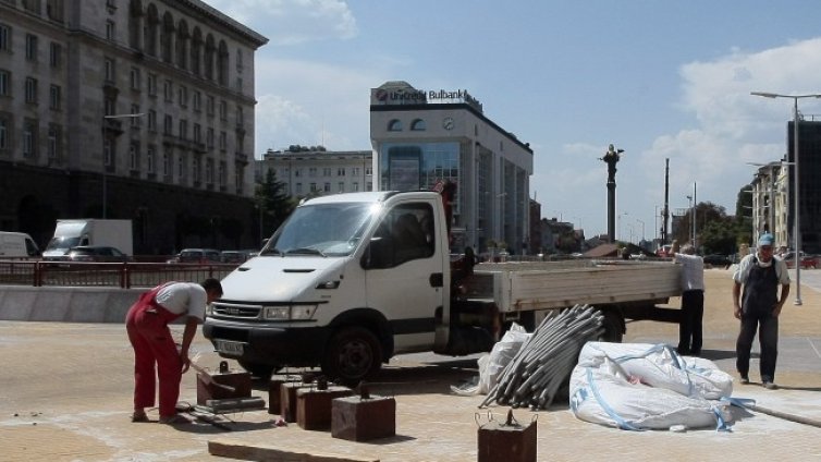 София със средна заплата от 2373 лева, Враца изпреварва Варна