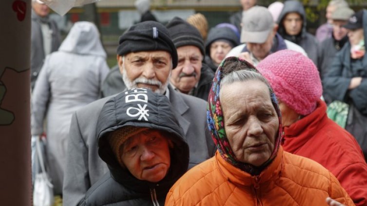 Украйна призова бежанците си да не се връщат у дома до пролетта