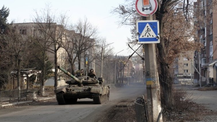 Кремъл се закани: Британските танкове ще горят в Украйна 