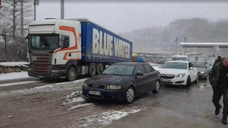 Трима българи арестувани на Гюешево, съдят ги в РСМ по бързата процедура