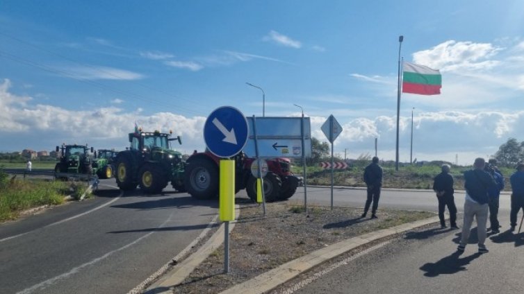 Протестиращи освободиха движението през "Петолъчката" 